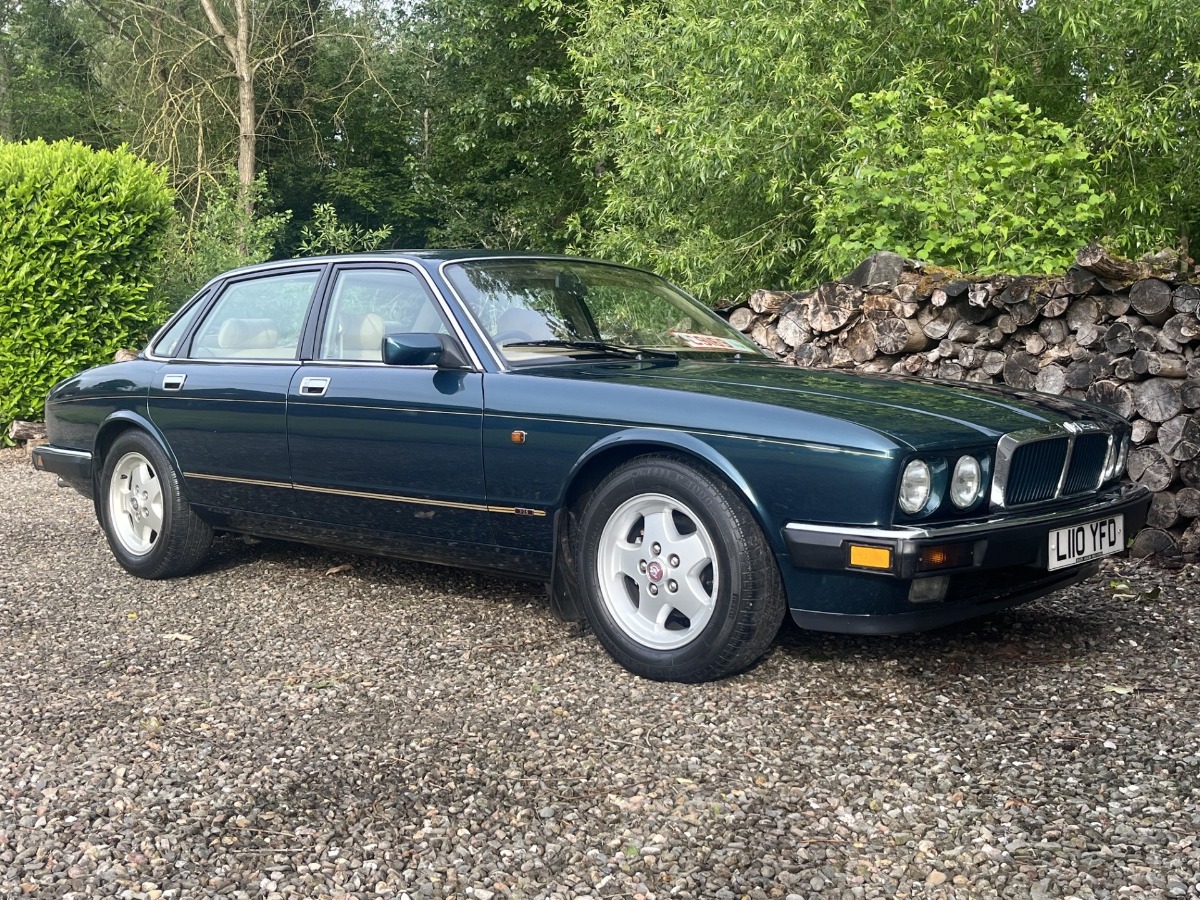 1993 Jaguar XJ6 Image 2
